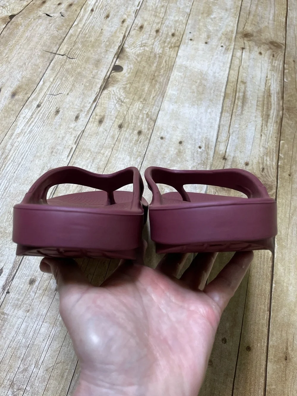OOFOS Ooriginal Recovery Mauve Burgundy Flip Flop Thong